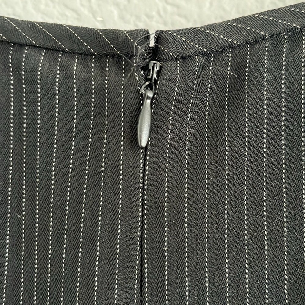 Le Suit Petite Black pin stripe Suit Blazer and Skirt - Picture 12 of 14